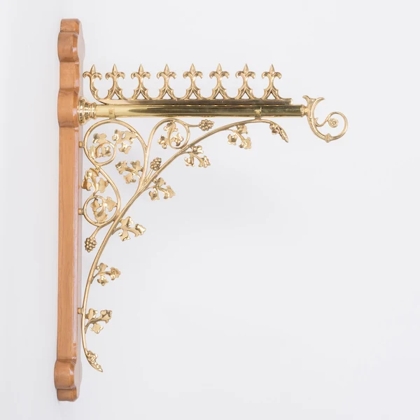 Soporte de pared para lámpara de santuario colgante tradicional con placa posterior de madera Adrian Hamers Inc.