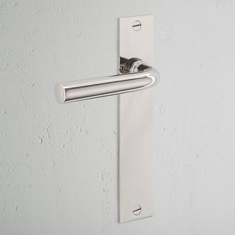 Manilla para puertas Apsley con placa larga (con muelle) - Níquel pulido