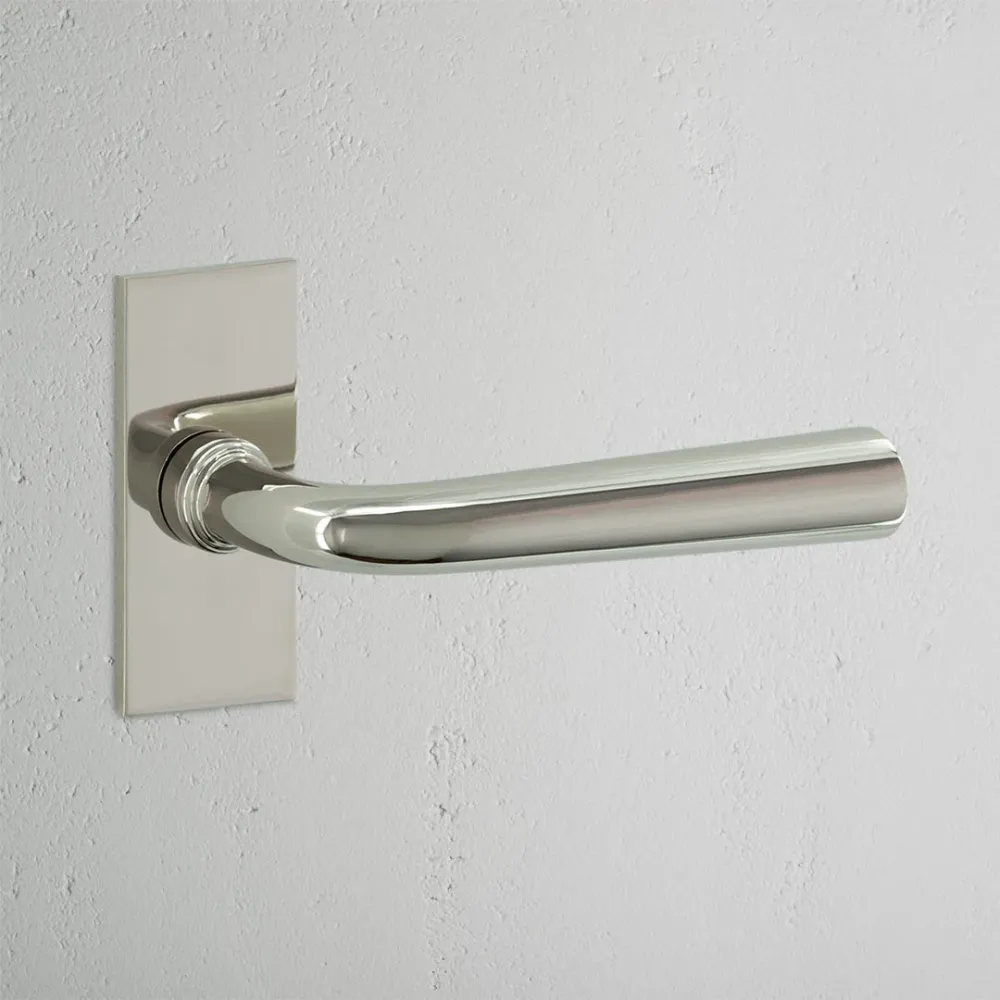 Manilla para puertas Apsley con placa corta (sin muelle) - Níquel pulido