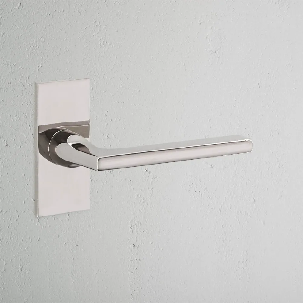 Manilla para puertas Clayton con placa corta (sin muelle) - Níquel pulido