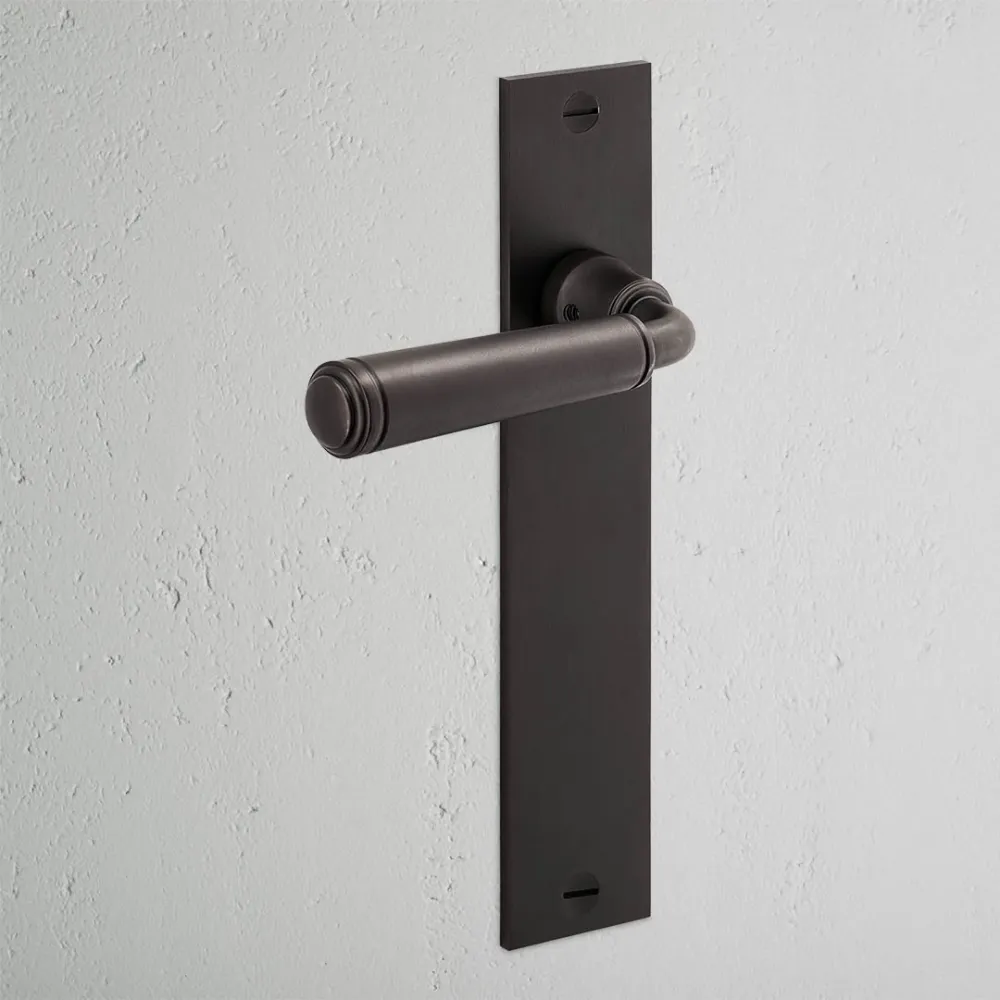 Manilla para puertas Digby con placa larga (fija) - Bronce