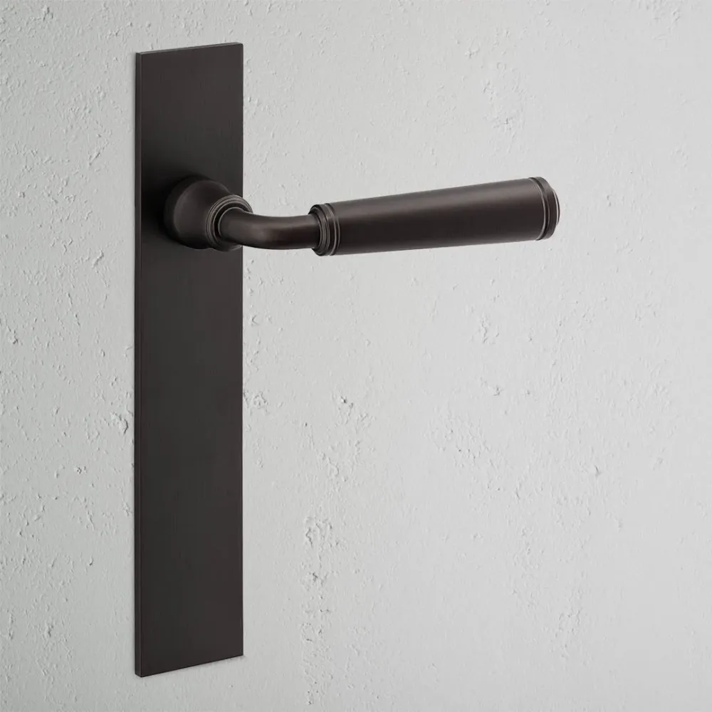 Manilla para puertas Digby con placa larga (fija) - Bronce