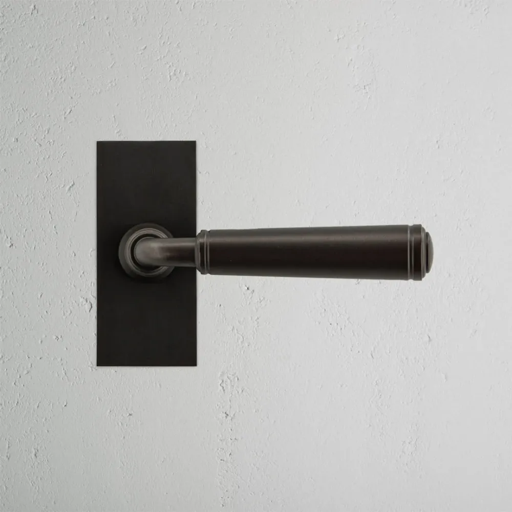 Manilla para puertas Digby con placa corta (fija) - Bronce