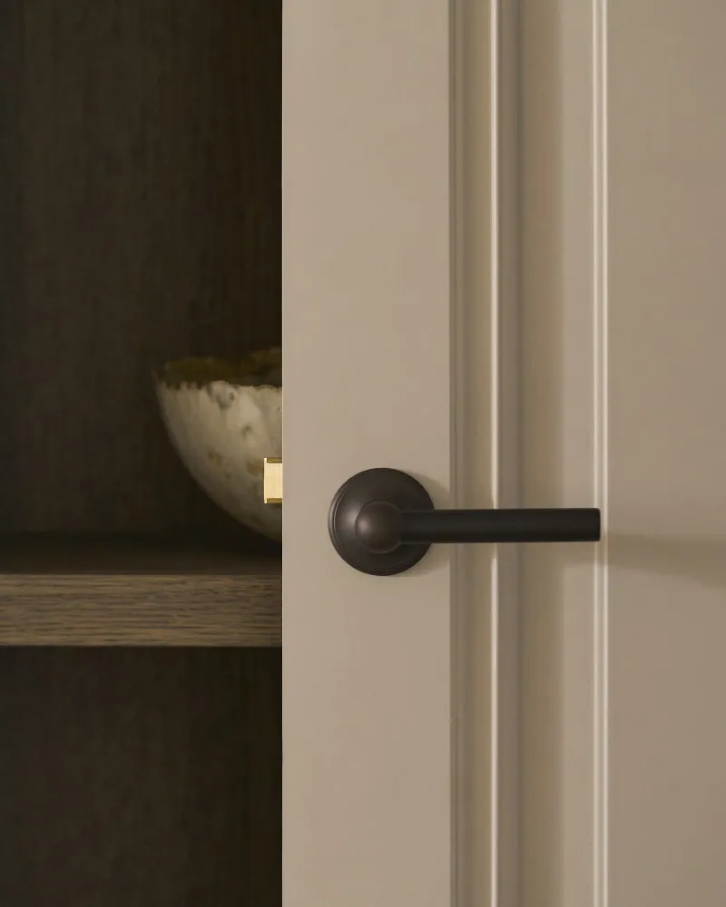 Manilla para puertas Harper (con muelle) - Bronce