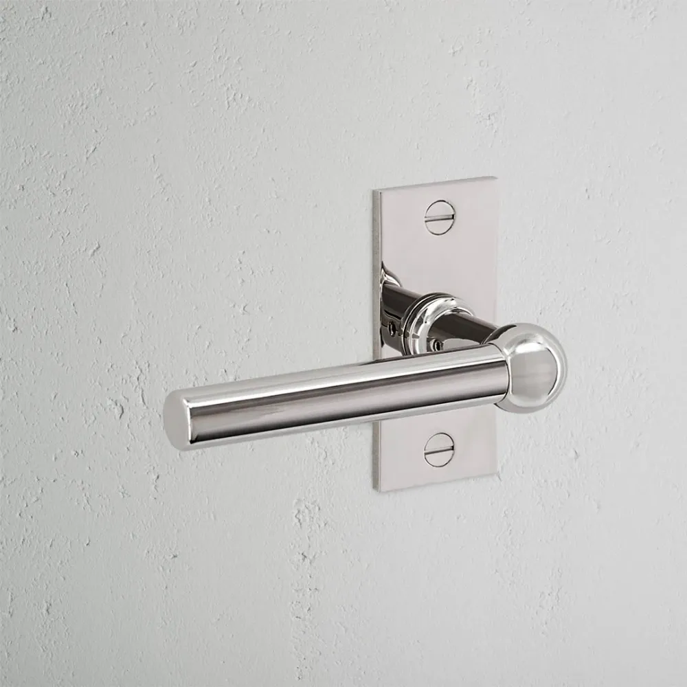 Manilla para puertas Harper con placa corta (fija) - Níquel pulido