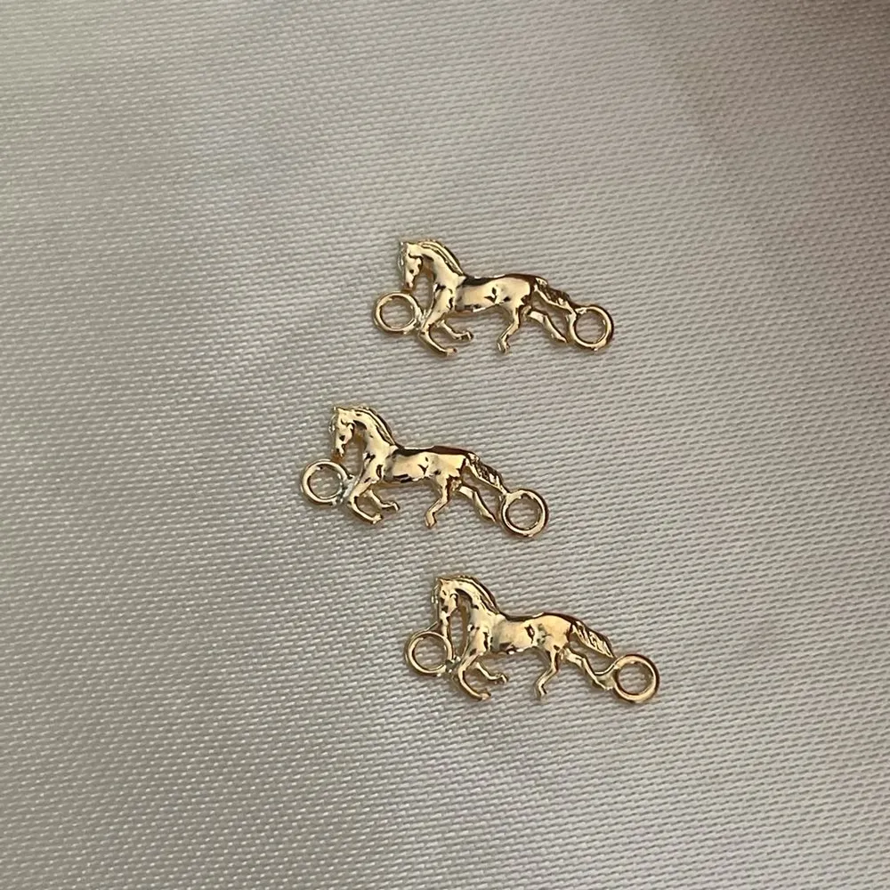 Herraje Caballo 0.5gr Silueta Oro Amarillo Medellin