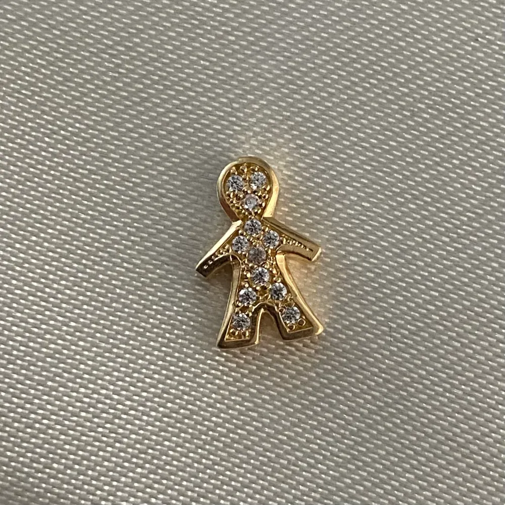 Herraje Niño 0.8gr/1cm Silueta Circones Blancos Oro Amarillo Medellin