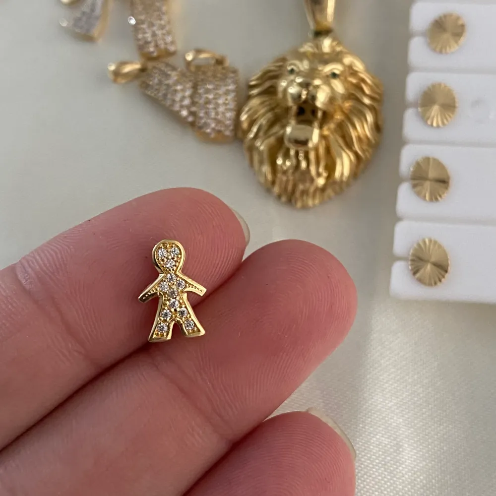 Herraje Niño 0.8gr/1cm Silueta Circones Blancos Oro Amarillo Medellin