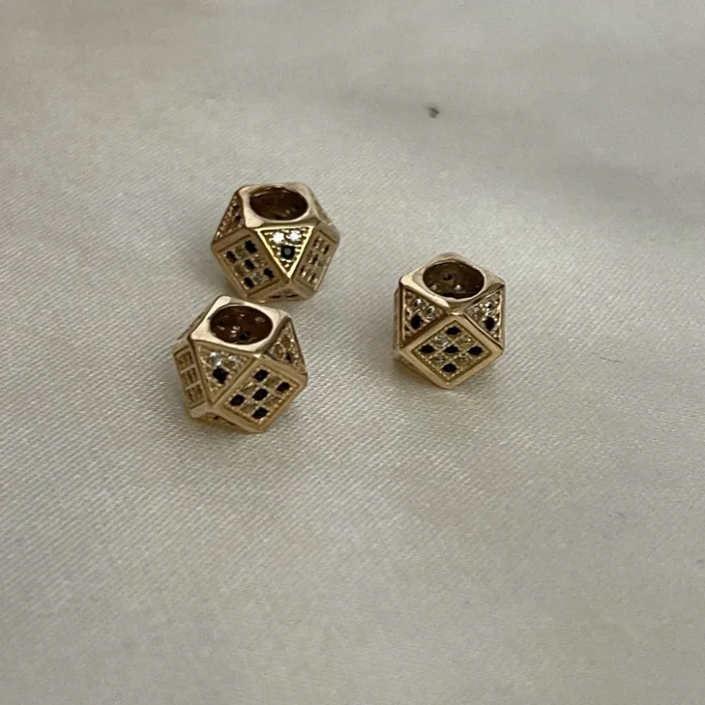 Herraje Octoganal 1.9gr Circones Negros Blancos Oro Amarillo Medellin