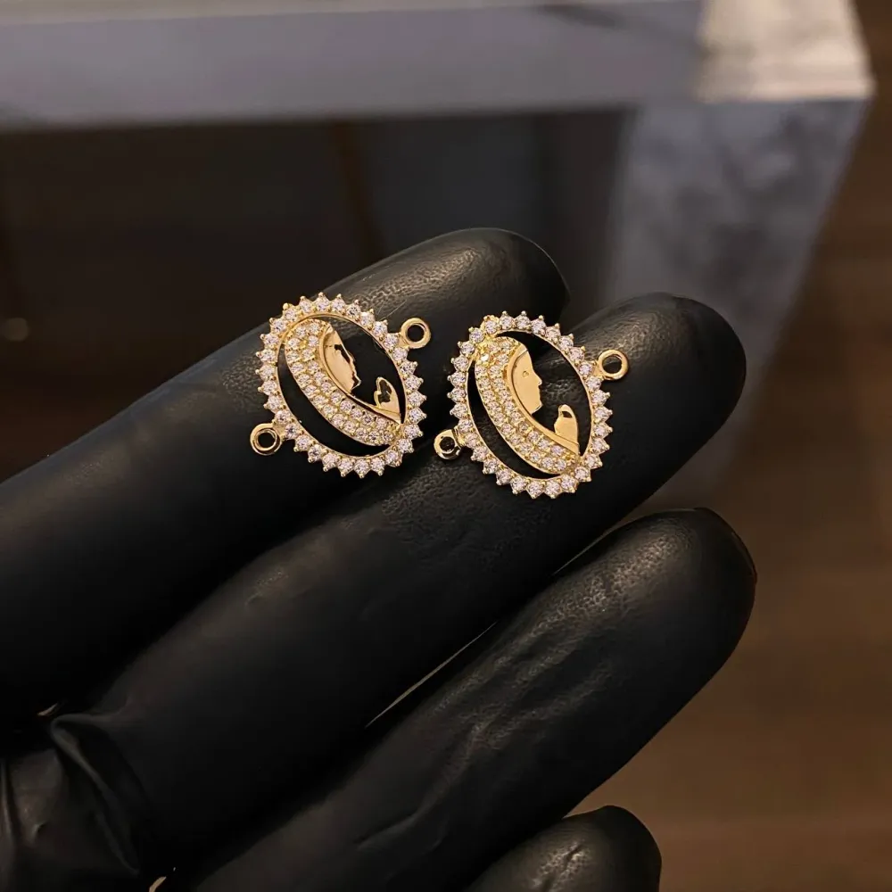 Herraje Virgen Maria 1.7gr/2.5cm Circones Blancos Oro Amarillo Oro Nacional