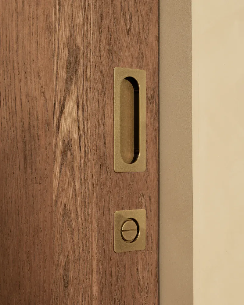 Tirador embutido para puertas Regent mediano - Latón antiguo