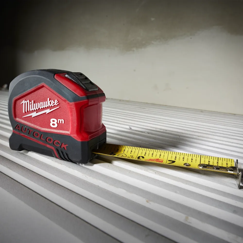 Cinta métrica con bloqueo automático Milwaukee 8 metros