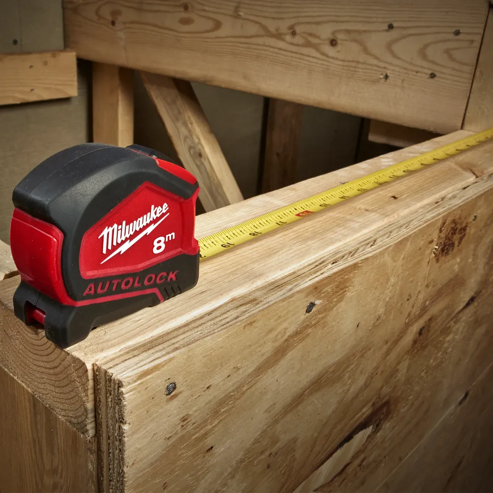 Cinta métrica con bloqueo automático Milwaukee 8 metros